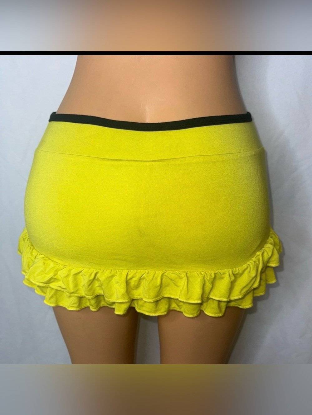 Yellow Ruffled Women's Shorts with Drawstring - Picture 3 of 6